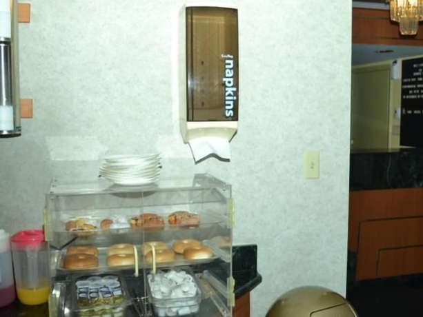 Imagen de los interiores del Hotel Travel Inn, State Road. Foto 15