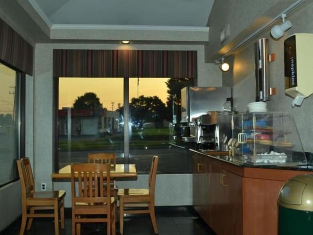 Imagen de los interiores del Hotel Travel Inn, State Road. Foto 18