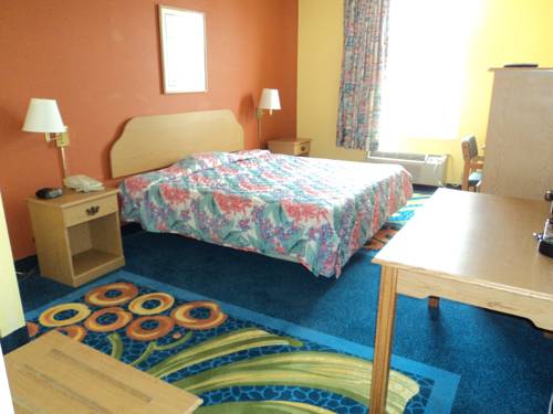 Imagen de la habitación del Hotel Travel Inn Winter Haven. Foto 3