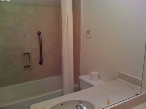 Imagen de la habitación del Hotel Travel Inn Winter Haven. Foto 10