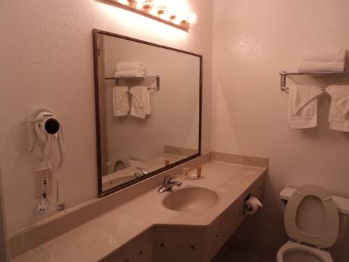 Imagen de la habitación del Hotel Travel Inn Winter Haven. Foto 12