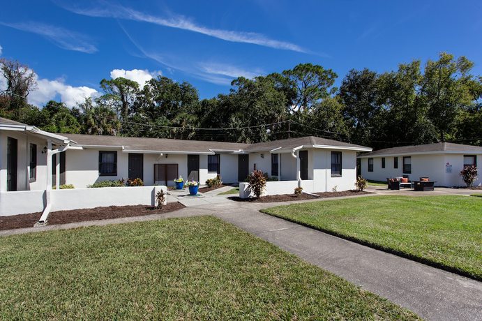 Imagen de los exteriores del Hotel Travel Inn of Titusville. Foto 13