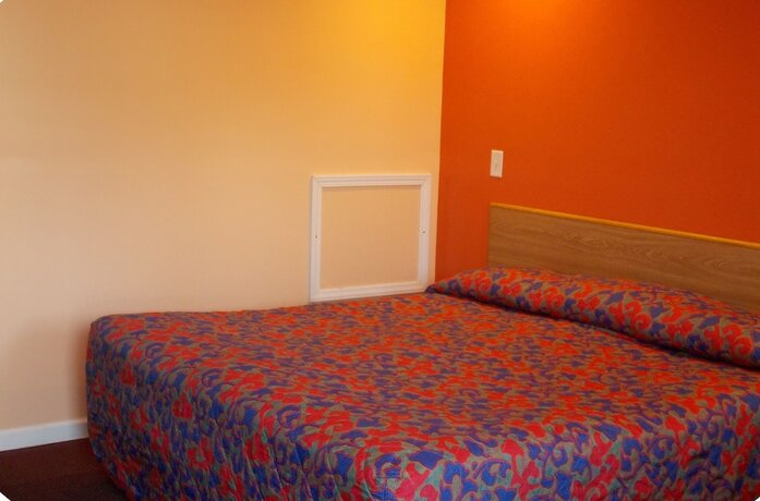 Imagen de la habitación del Hotel Travel Lite Motel. Foto 9