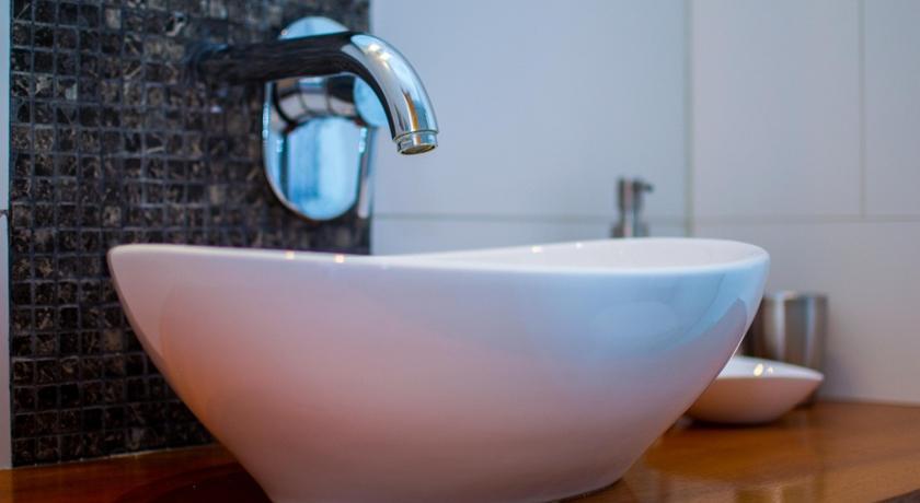 Imagen de la habitación del Hotel Travel Suites. Foto 2