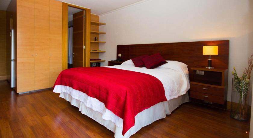 Imagen de la habitación del Hotel Travel Suites. Foto 4