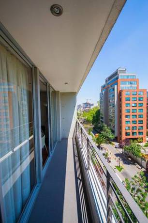 Imagen de los exteriores del Hotel Travel Suites, Providencia. Foto 6