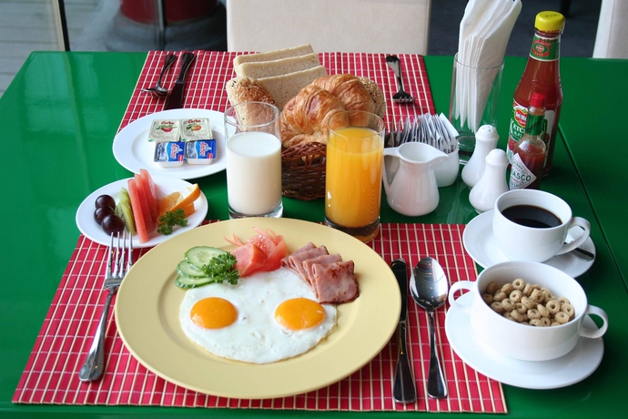 Imagen del bar/restaurante del Hotel Traveler Inn Huaqiao Beijing. Foto 5