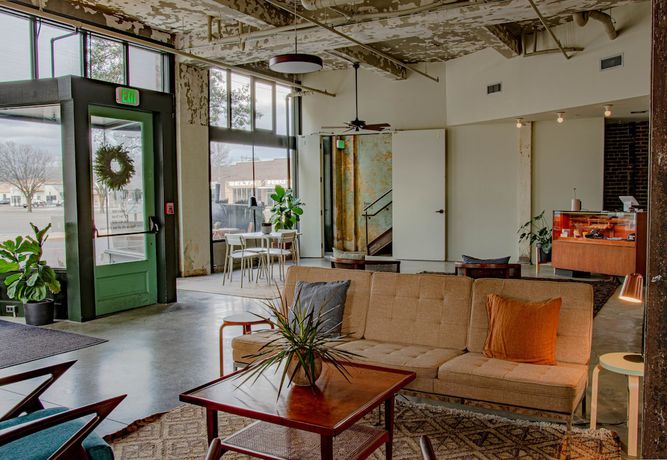 Imagen del bar/restaurante del Hotel Travelers. Foto 2