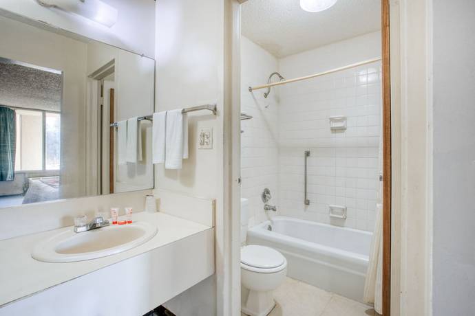 Imagen de la habitación del Hotel Travelers Inn By OYO, Templeton VA. Foto 7