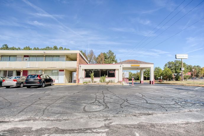 Imagen general del Hotel Travelers Inn By OYO, Templeton VA. Foto 4