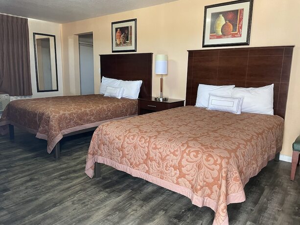 Imagen de la habitación del Hotel Travelers Inn Clearwater. Foto 15
