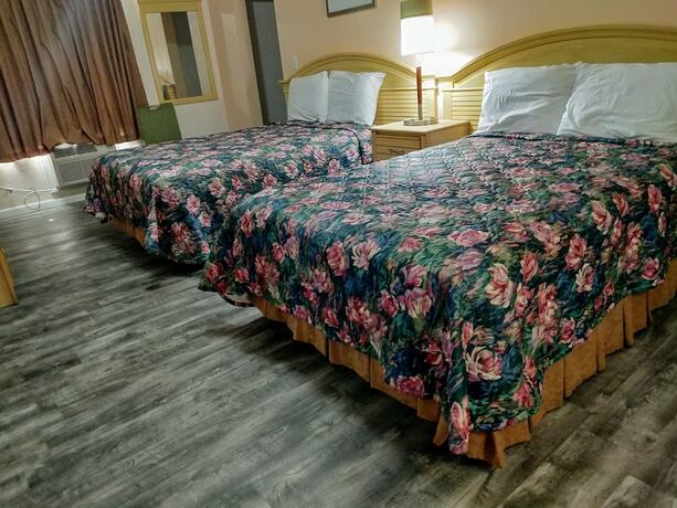 Imagen de la habitación del Hotel Travelers Inn Clearwater. Foto 18