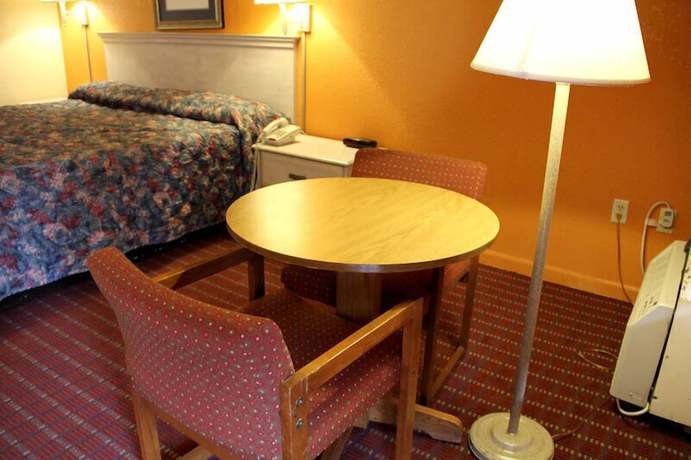 Imagen de la habitación del Hotel Travelers Inn, Dayton. Foto 4