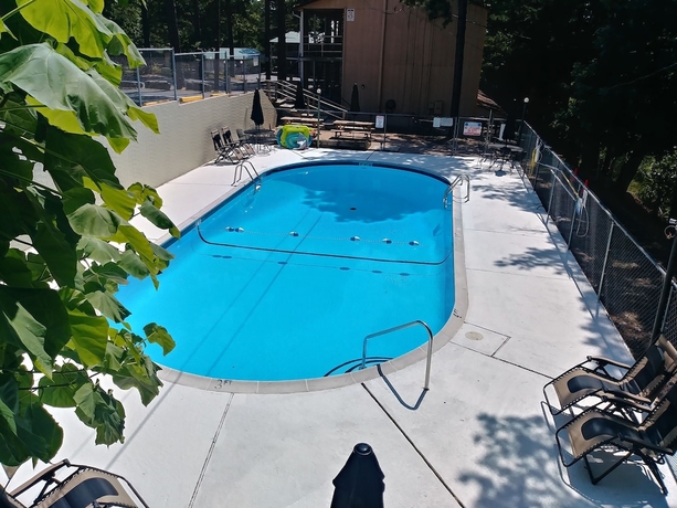 Imagen de la piscina del Hotel Travelers Inn, Eureka Springs. Foto 18
