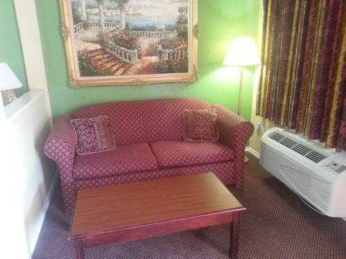 Imagen de la habitación del Hotel Traveler's Inn. Foto 12