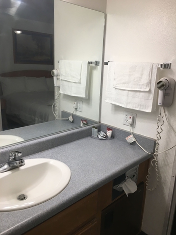 Imagen de la habitación del Hotel Traveler\'s Inn. Foto 3