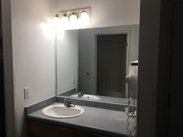 Imagen de la habitación del Hotel Traveler\'s Inn. Foto 6