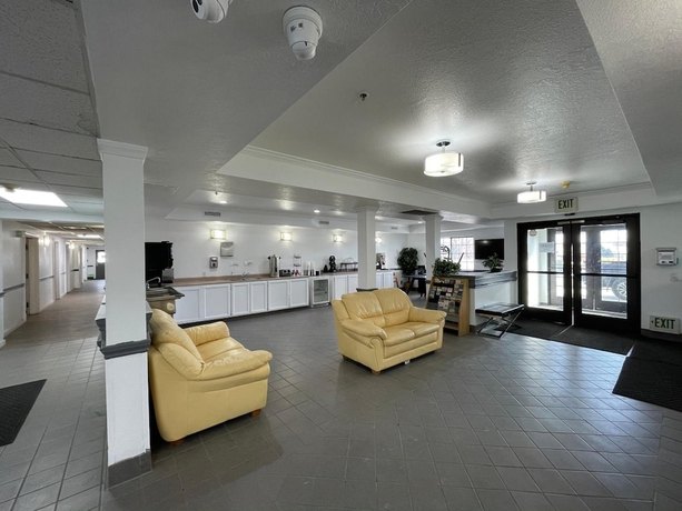 Imagen de los interiores del Hotel Traveler\'s Inn. Foto 18