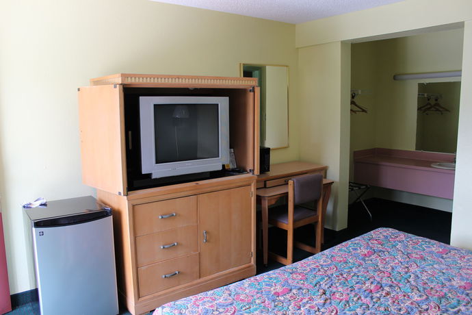 Imagen de la habitación del Hotel Travelers Inn, Gainesville. Foto 11