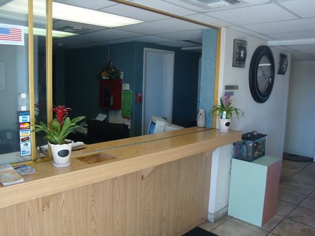 Imagen general del Hotel Travelers Inn, Lake Havasu City. Foto 12