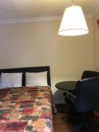 Imagen de la habitación del Hotel Travelers Inn, Lawndale. Foto 9