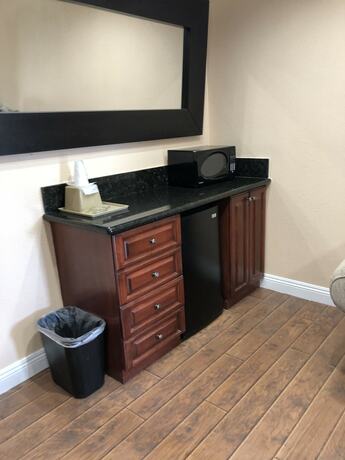 Imagen de la habitación del Hotel Travelers Inn, Lawndale. Foto 12