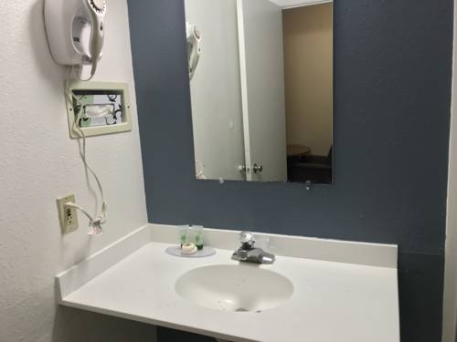 Imagen de la habitación del Hotel Travelers Inn Medford. Foto 3