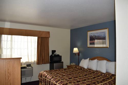 Imagen de la habitación del Hotel Travelers Inn Medford. Foto 6