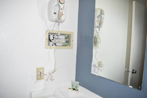 Imagen de la habitación del Hotel Travelers Inn Medford. Foto 9