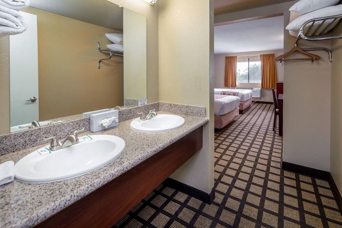 Imagen de la habitación del Hotel Travelers Inn, Phoenix. Foto 5