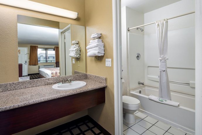 Imagen de la habitación del Hotel Travelers Inn, Phoenix. Foto 11