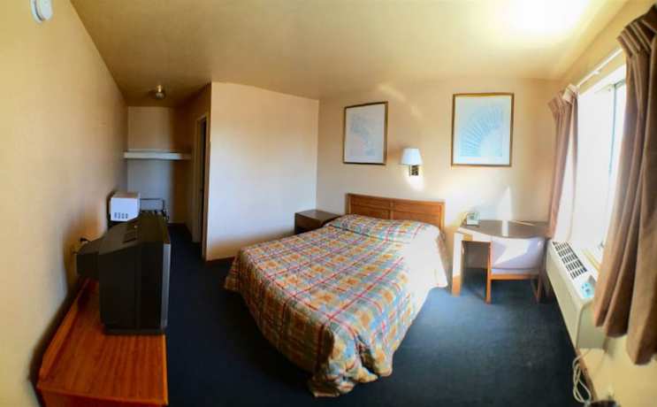 Imagen de la habitación del Hotel Travelers Inn Topeka. Foto 5