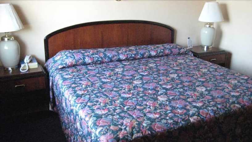 Imagen de la habitación del Hotel Travelers Inn Topeka. Foto 6