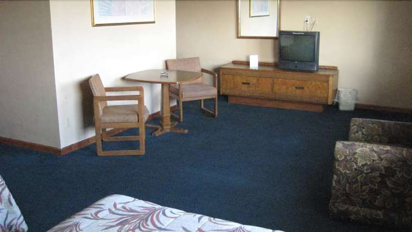 Imagen de la habitación del Hotel Travelers Inn Topeka. Foto 7