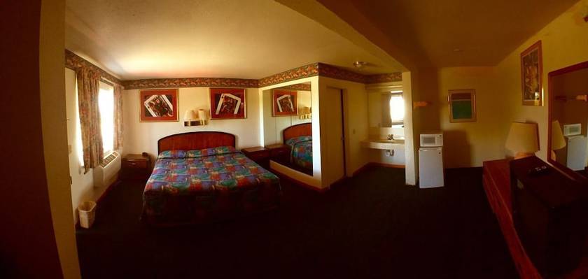 Imagen de la habitación del Hotel Travelers Inn Topeka. Foto 10