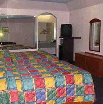 Imagen general del Hotel Travelers Inn and Suites Liberty. Foto 1