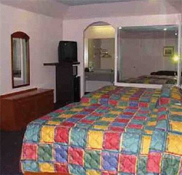 Imagen de la habitación del Hotel Travelers Inn and Suites Liberty. Foto 4