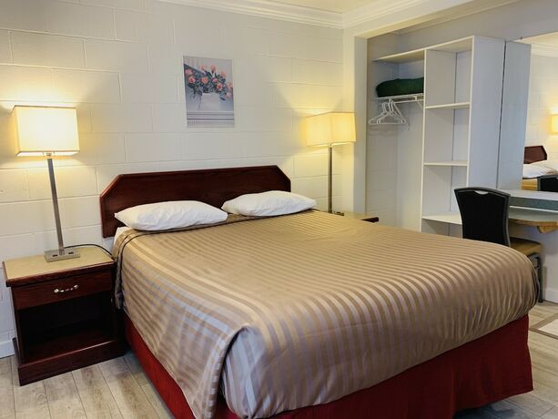 Imagen de la habitación del Hotel Travelers Motel. Foto 13
