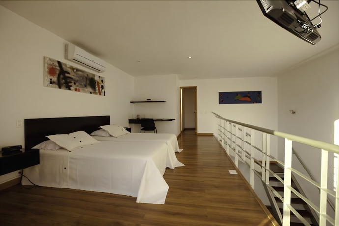 Imagen de la habitación del Hotel Travelers Orange Suites. Foto 3