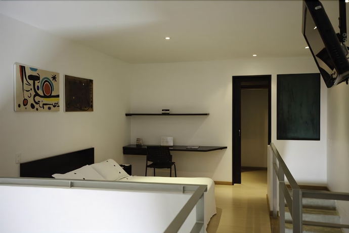 Imagen de la habitación del Hotel Travelers Orange Suites. Foto 5