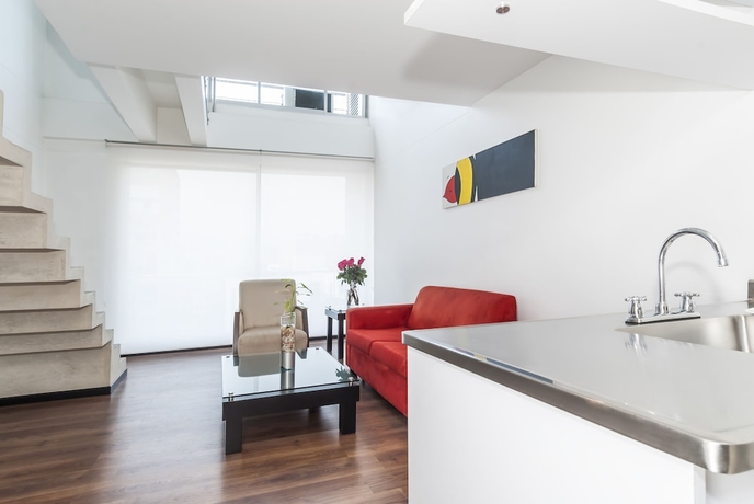 Imagen de la habitación del Hotel Travelers Orange Suites. Foto 14