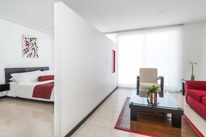 Imagen de la habitación del Hotel Travelers Orange Suites. Foto 15