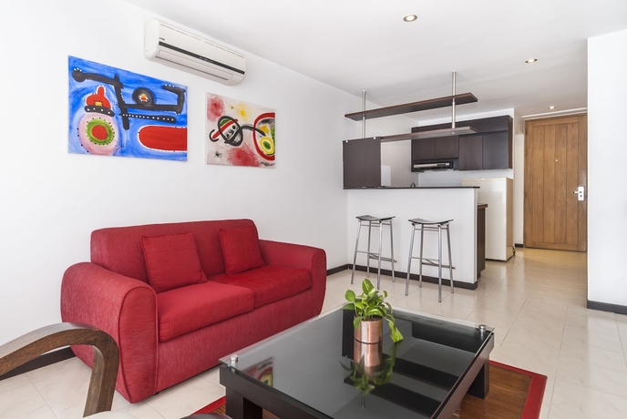 Imagen de la habitación del Hotel Travelers Orange Suites. Foto 16