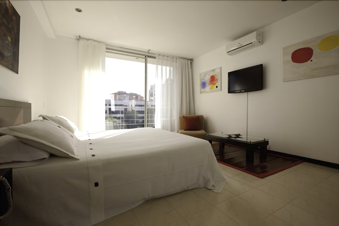 Imagen de la habitación del Hotel Travelers Orange Suites. Foto 17