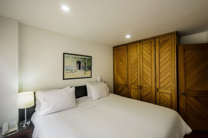 Imagen de la habitación del Hotel Travelers Suites Edificio Fontana Plaza. Foto 4