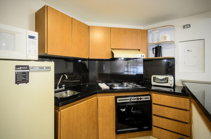 Imagen de la habitación del Hotel Travelers Suites Edificio Fontana Plaza. Foto 9