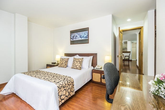 Imagen de la habitación del Hotel Travelers Suites Edificio Fontana Plaza. Foto 10