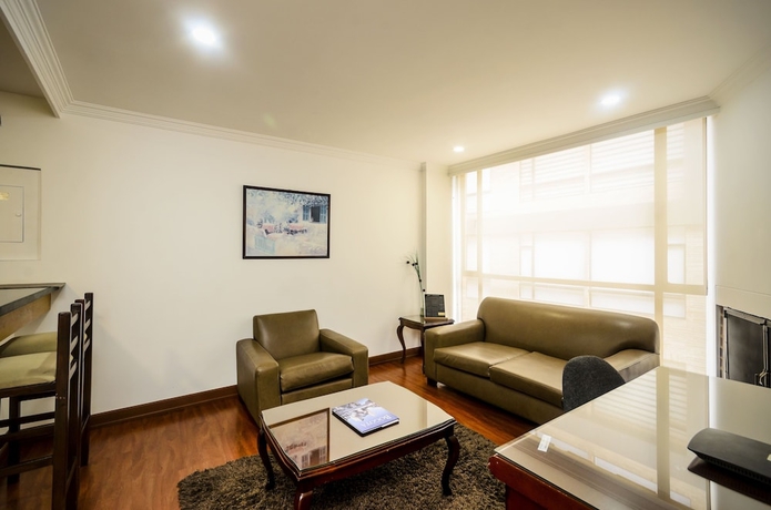 Imagen de la habitación del Hotel Travelers Suites Edificio Fontana Plaza. Foto 14