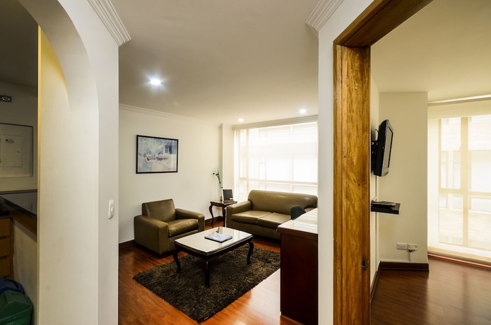 Imagen de la habitación del Hotel Travelers Suites Edificio Fontana Plaza. Foto 16