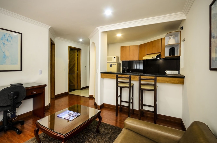 Imagen de la habitación del Hotel Travelers Suites Edificio Fontana Plaza. Foto 18